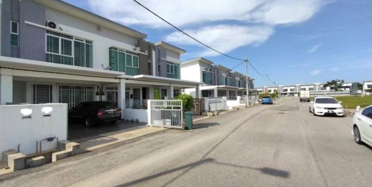 RUMAH UNTUK DIJUAL TERES DUA TINGKAT BANDAR KUANTAN PUTRI KUANTAN