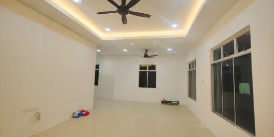 [ CORNER LOT RENOVATED TABLE TOP & NICE CEILING ] Semi-D Setingkat Jalan Taman Beserah
